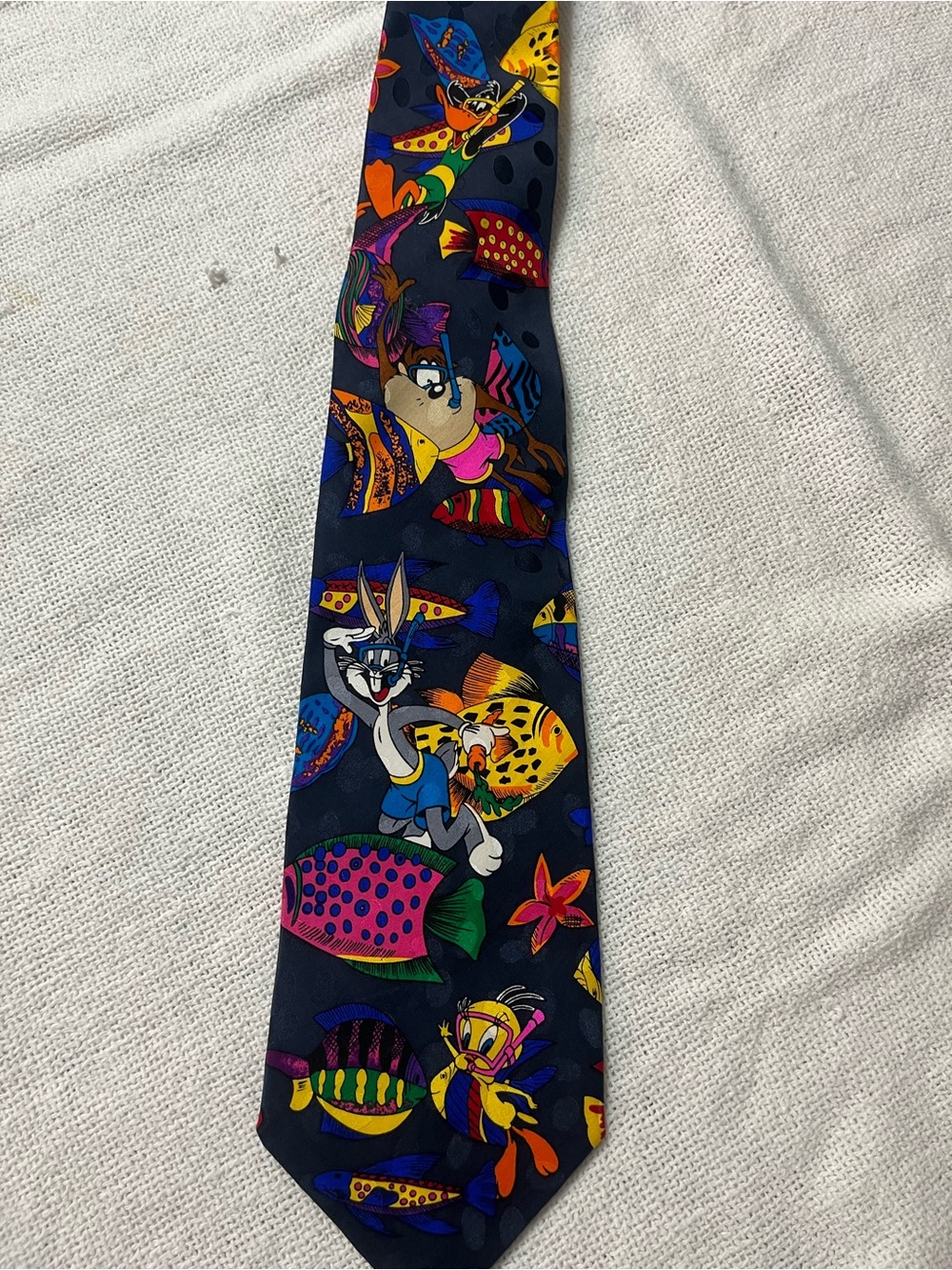 Looney tunes mania 1994 Vintage Tie Ocean Fish  Tweety, Bugs Bunny 100% Silk